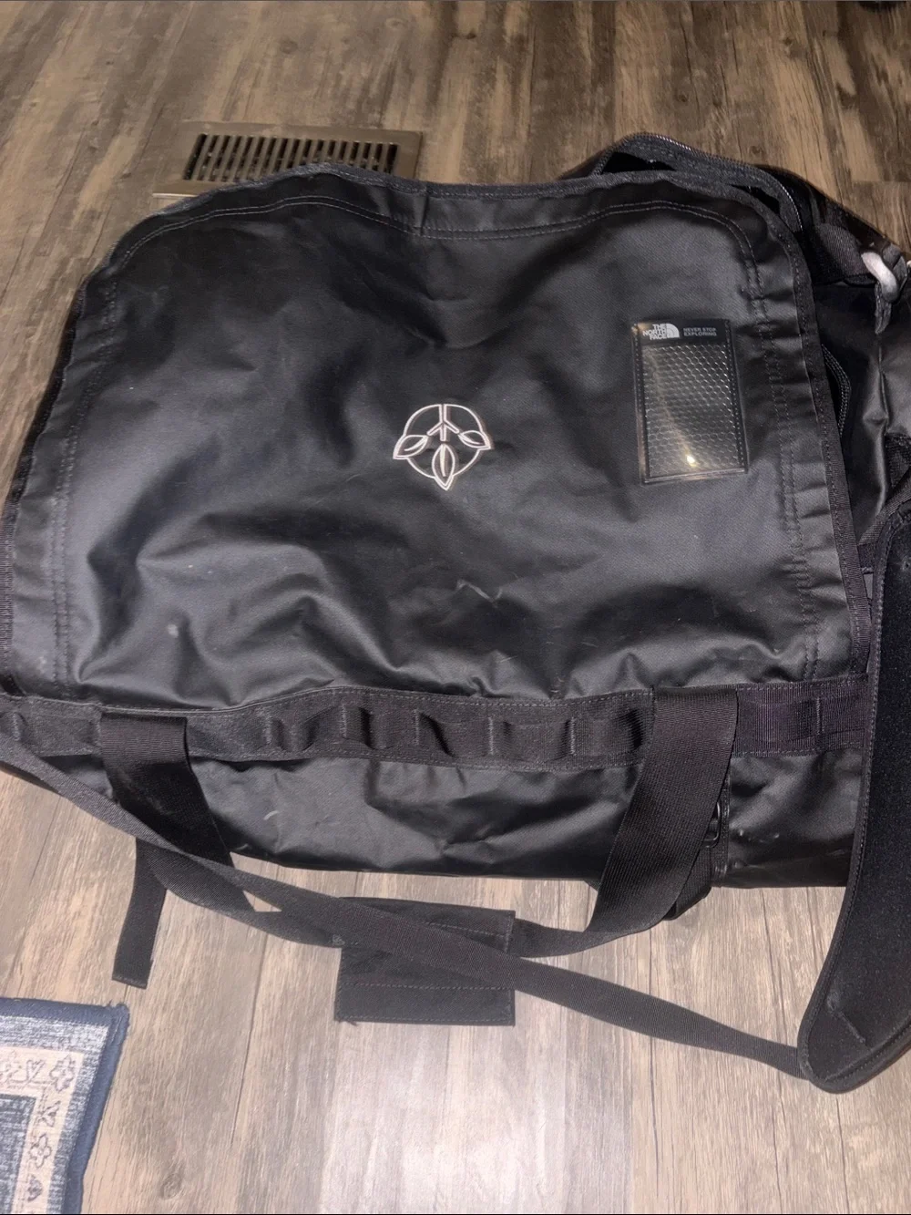 The North Face Large Base Camp Duffle -95L like new